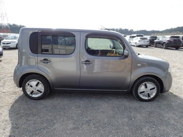 Grey Nissan Cube #SE1675 - Image 2