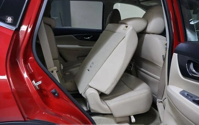 Nissan Xtrail Red - Image 4