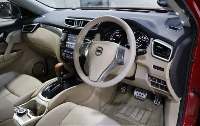 Nissan Xtrail Red - Image 2
