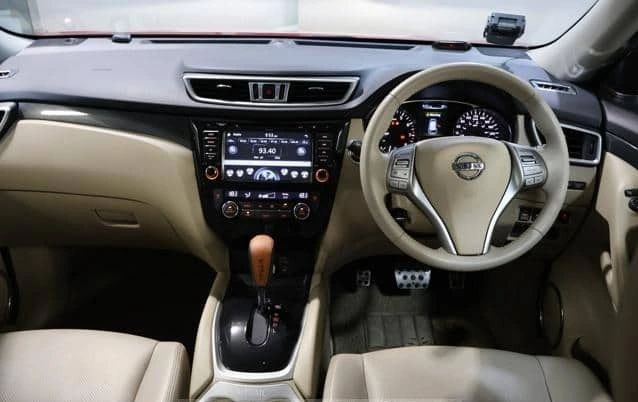 Nissan Xtrail Red - Image 8